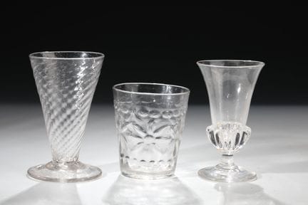 Lot mixte de trois verres à boire
Lot mixte de tro