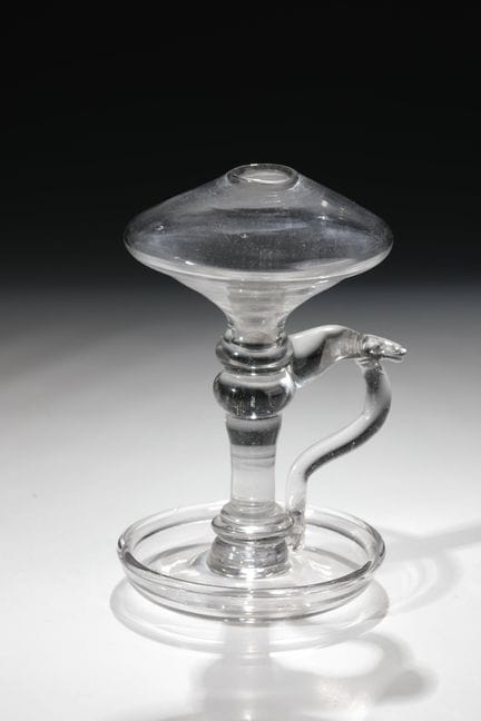 Lampe à huile, XVIIIe/XIXe siècle. Verre incolore,