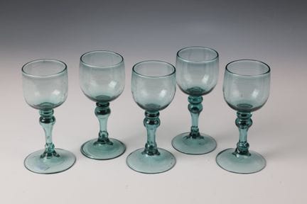 Cinq vases romains d'Angleterre, XIXe siècle. Verr