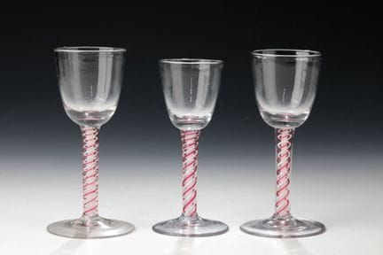 Lot hétéroclite de trois verres à fil, des Pays-Ba