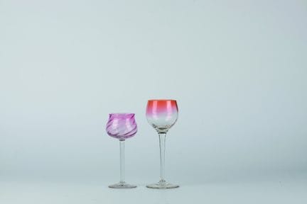 Deux vases à pied « Bohemia », vers 1900. Verre in