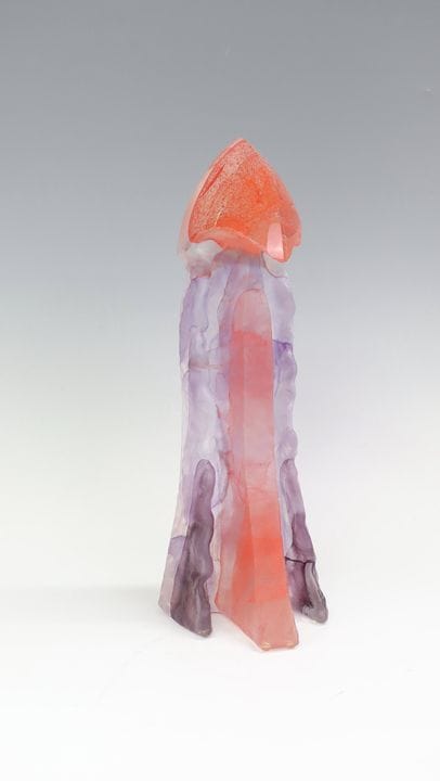 风格化鸟类雕塑
风格化鸟类雕塑，捷克共和国，2000年，粉色与紫色玻璃泥作品。 对一只直立鸟类的高度