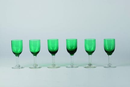 Six verres à liqueur, probablement d'Angleterre, d