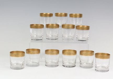 13 verres à eau datant d'environ 1900. Verre incol