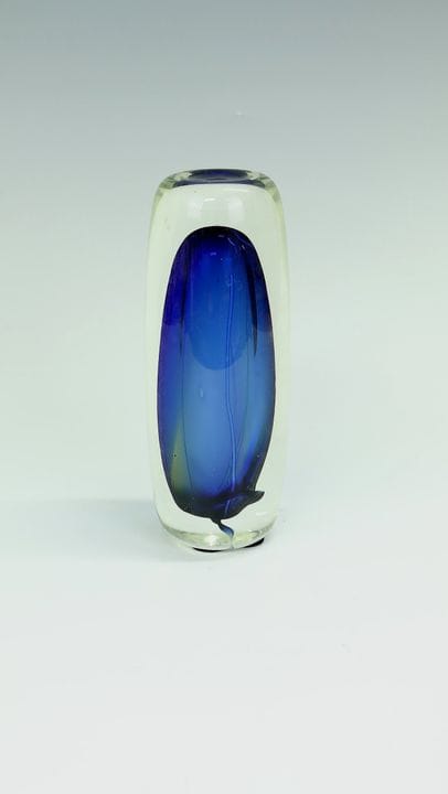Objet d'Isabelle Monod, 1988. Verre incolore, bleu