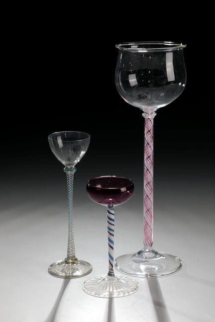 Trois verres à pied
Trois verres à pied, dont cert