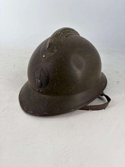 Adrian-Helm, Modell 1926, aus khakifarben lackiert