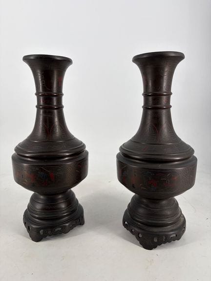 CINA
Coppia di vasi a balaustra in bronzo patinato