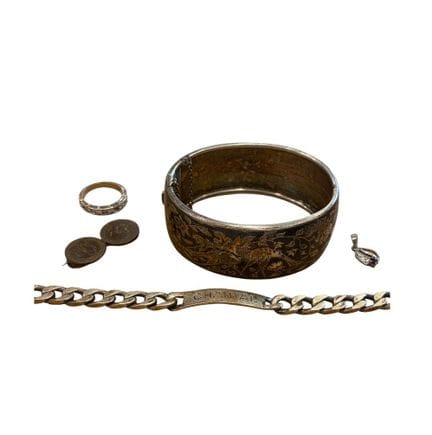 Conjunto de plata compuesto por: 

Una pulsera
Una