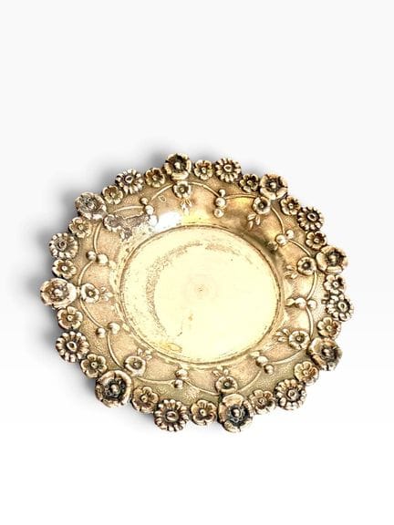 Piccola coppetta in argento 800 con decorazione a 