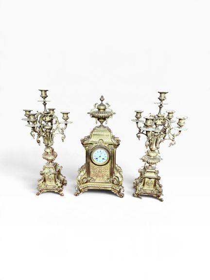Decorazione da camino in bronzo in stile neorinasc