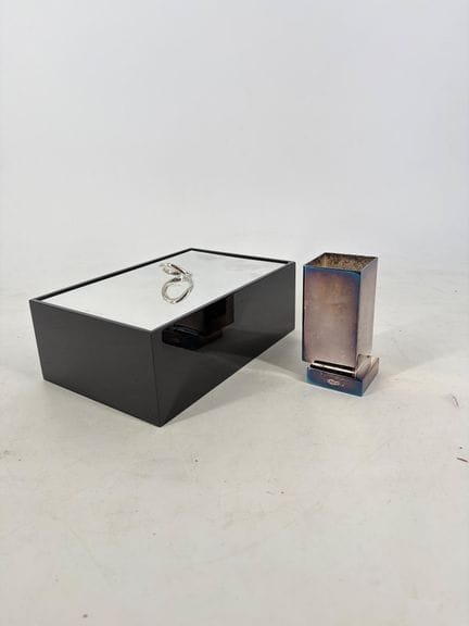 CHRISTOFLE 
Contenitore in legno laccato nero con 