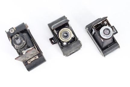 FOTOGRAFIA 
Tre fotocamere a soffietto: 
-    Foto