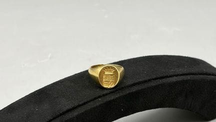 Anillo de sello de oro amarillo de 18 quilates (75
