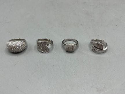 Cuatro anillos de plata 925°/oo, adornados con peq