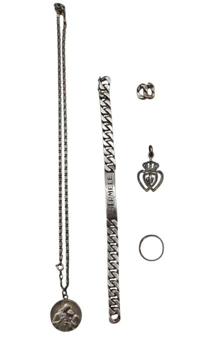 Plata
Pulsera grabada con la inscripción «Armelle»