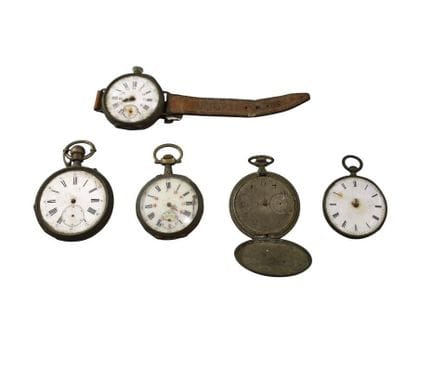 Cinco relojes de bolsillo de plata de 800 milésima