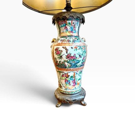 CINA, XIX secolo
Vaso in porcellana di Canton, di 