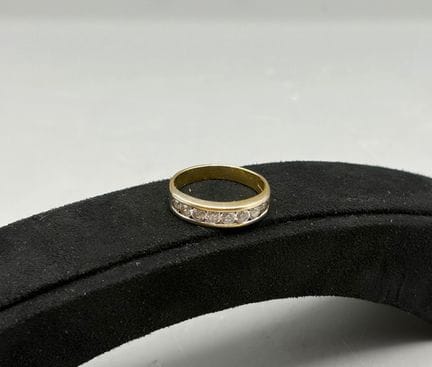 Anillo de oro amarillo y oro blanco de 18 quilates