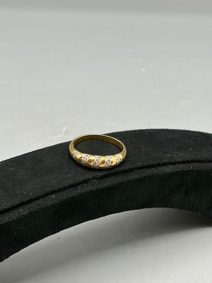 Anillo de oro amarillo de 18 quilates (750 milésim