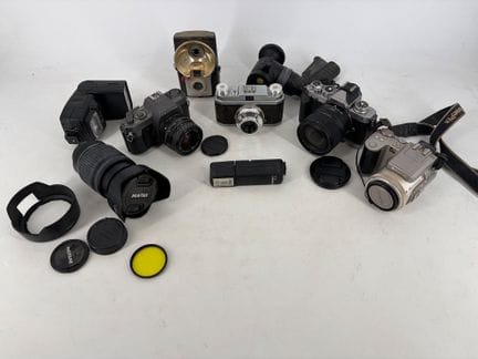 FOTOGRAFIA
Attrezzatura fotografica, comprendente: