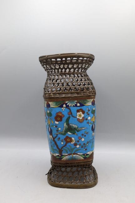 CINA, XX secolo
Vaso in metallo con finitura che i