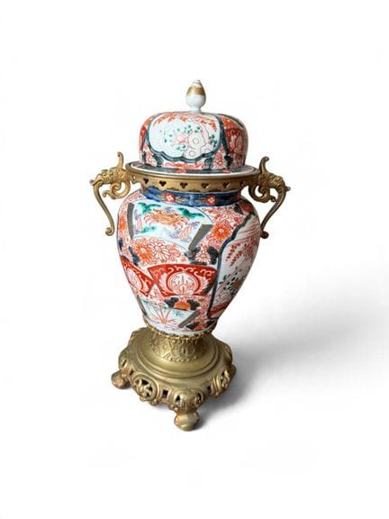 CINA
Vaso con coperchio in porcellana smaltata con