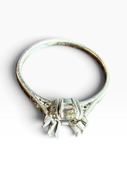Montura de anillo de platino de 850 milésimas
Sell