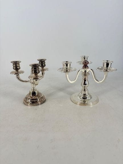 ERCUIS 
Candelabro in metallo argentato a tre brac