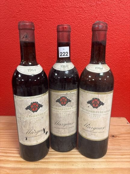Trois bouteilles de Bouchard Père & Fils, négocian