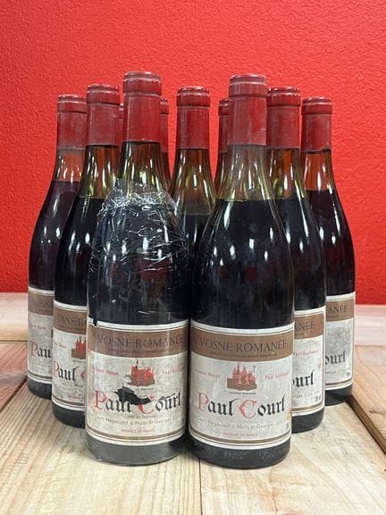 Douze bouteilles Vosne-Romanée, appellation Vosne-