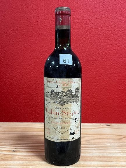 Una botella de Château Calon Ségur, añada 1964.
Cu