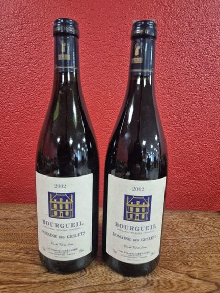 Deux bouteilles de Domaine des Geslets Bourgueil 2
