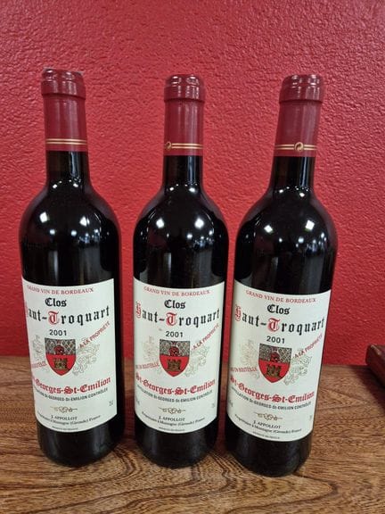 Trois bouteilles de Clos Haut Troquard 2001