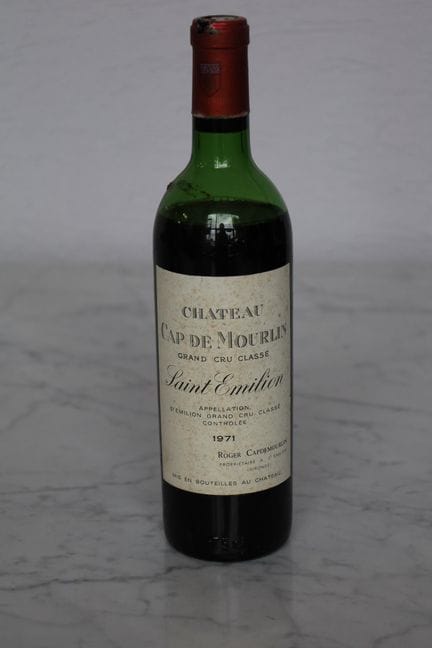 Una botella de Château Cap de Mourlin, Saint-Émili
