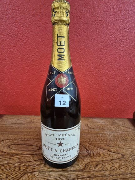 Una botella de champán Moët &amp; Chandon Brut Imp