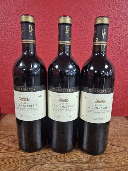 Trois bouteilles de Château La Commanderie ST Emil