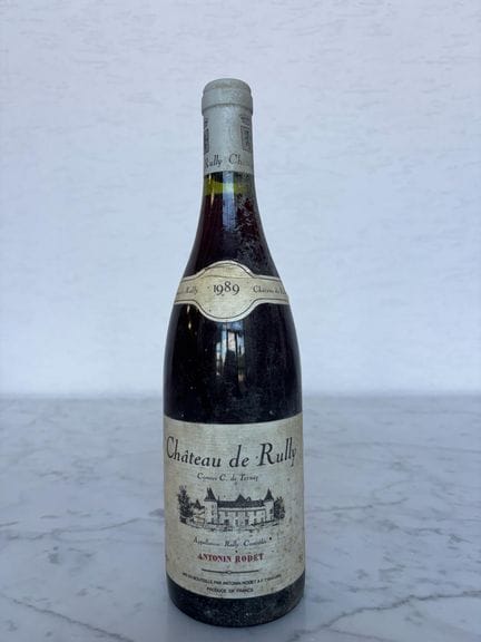 Una botella de Château de Rully, añada de 1989.
Ac
