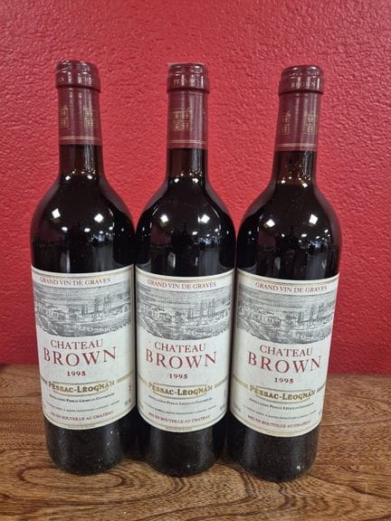 Trois bouteilles de Chateau Brown Pessac Léognan 1