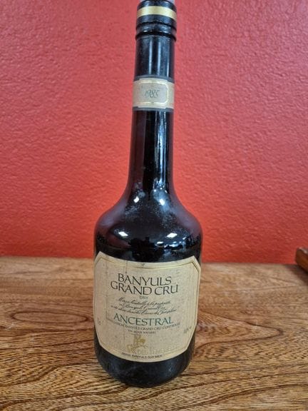 Una botella de BANYULS 1985 Grand Cru DRY ANCESTRA