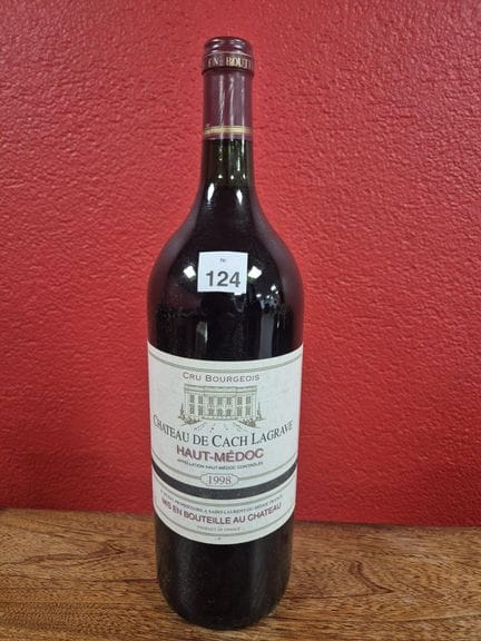 Une bouteille Magnum Château De Cach Lagrave Haut 