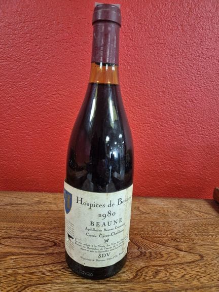 Una botella de HOSPICES de BEAUNE 1980 BEAUNE, cos