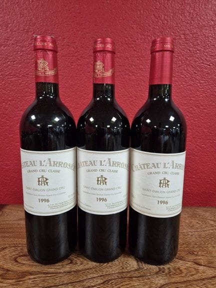 Trois bouteilles de château L'Arrosée Saint Emilio