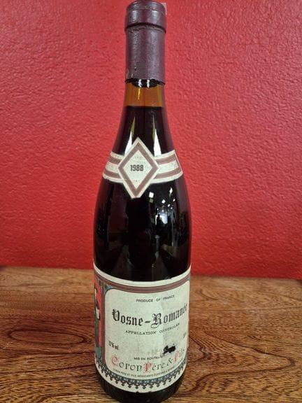Una botella de VOSNE-ROMANEE 1988 CONON Père et fi