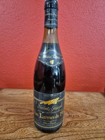 Una botella de St Joseph de 1988 
«Las lágrimas de