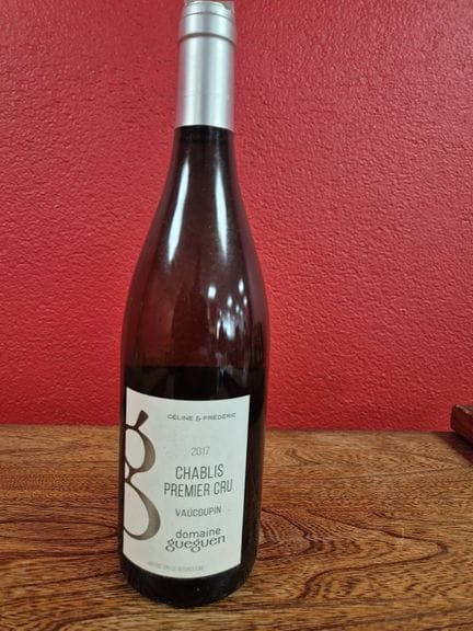 Una botella de Chablis 1er Cru Vaucoupin 2017 de D