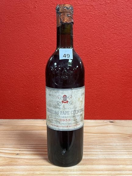 Una botella de Château Pape Clément, añada 1955
Ho