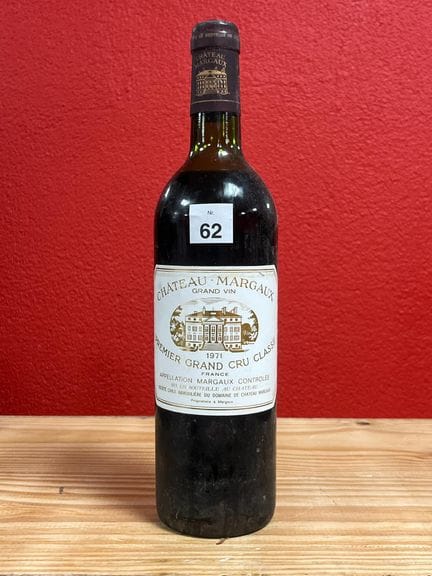 Una botella de Château Margaux, añada de 1971.
Hom