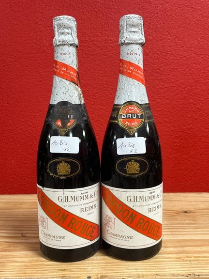 Dos botellas de champán Mumm Cordon Rouge.
Nivel b