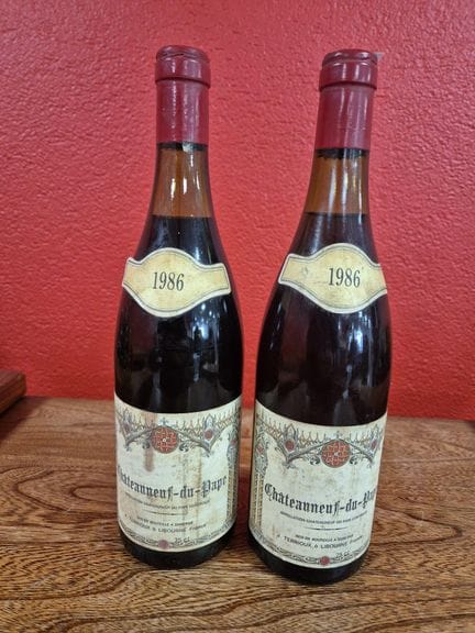 Dos botellas de Château Neuf du Pape 1986 J. TERRI